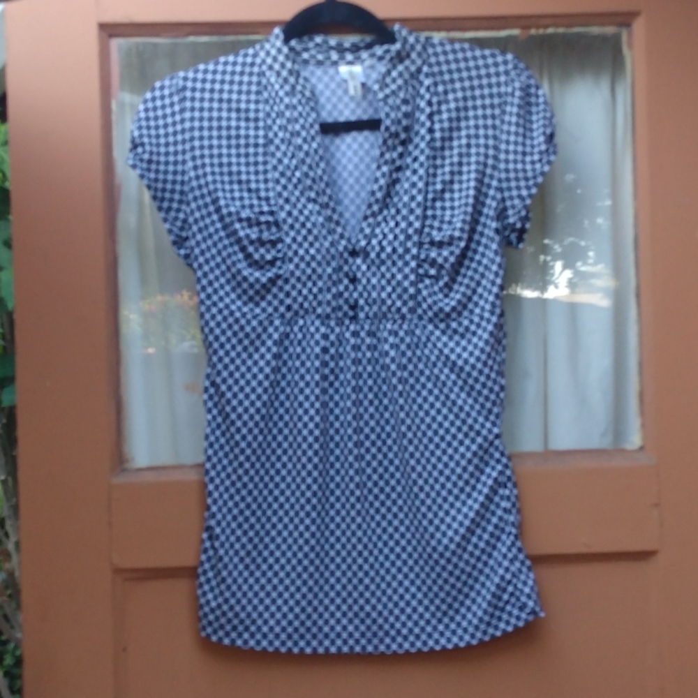 Cute blouse black and white